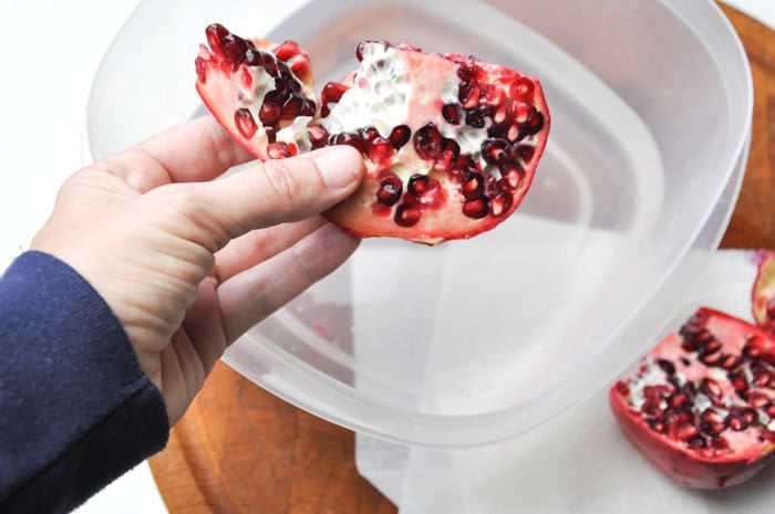 Fresh Pomegranate Juice: The easy way!