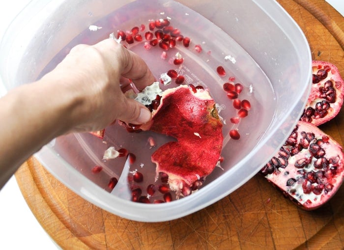 Fresh Pomegranate Juice: The easy way!