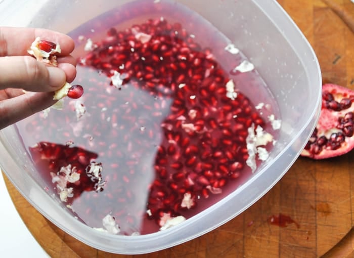 Fresh Pomegranate Juice: The easy way!