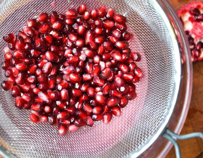 Fresh Pomegranate Juice: The easy way!