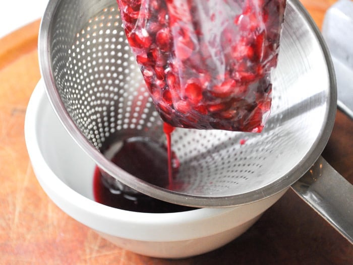 Fresh Pomegranate Juice: The easy way!