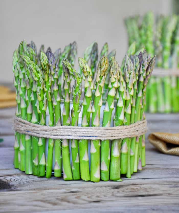 Asparagus Candles :: Add fresh asparagus around a cylinder shaped candle and instant springtime happiness